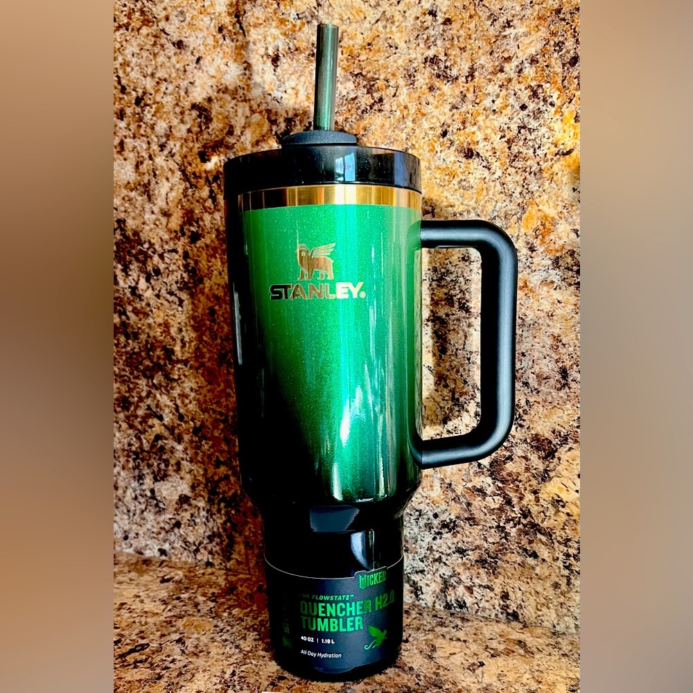 Stanley Wicked Green Elphaba 40oz Quencher H2.0 Tumbler